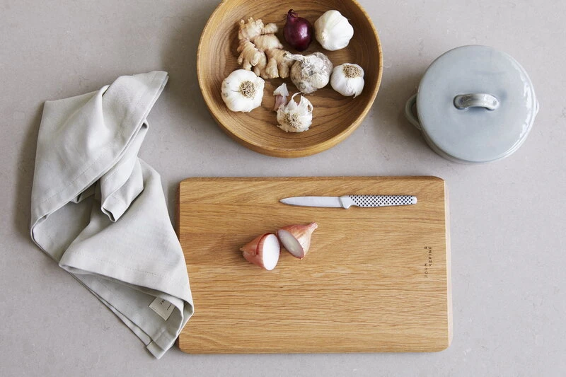 Form & Refine Cross cutting board, medium