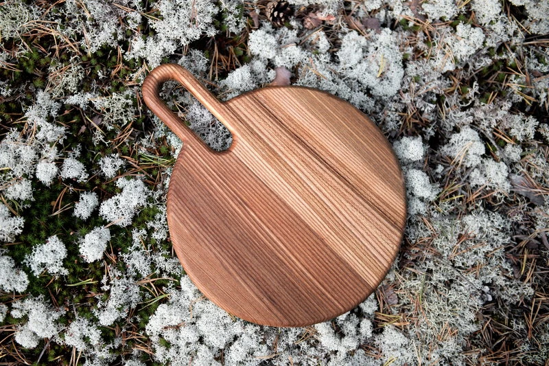 Hanna Saari Halikko cutting board, round, elm
